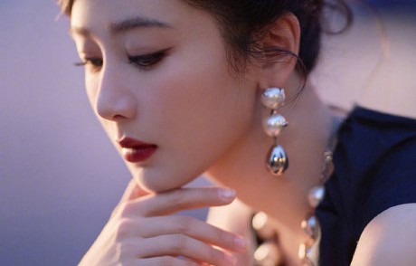 杨紫能拿下本届白玉兰最佳女主角吗？|纪梵希(Givenchy)|纪梵希（Givenchy）|白玉兰奖|生命树|造型