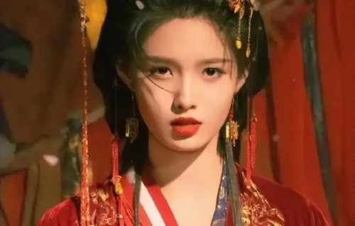 艾米作为内娱新人花，如何从配角逆袭成女主？