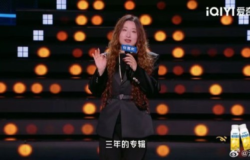 锤娜丽莎在演技方面获得过哪些专业评价和认可？