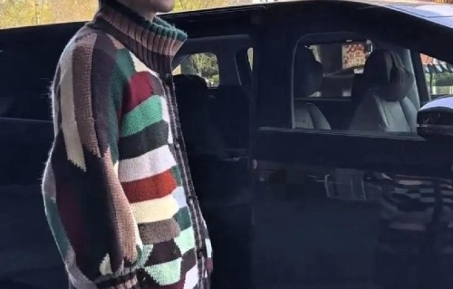 向佐陪老婆上班拍摄，留胡茬很Man，42岁郭碧婷穿礼服腰身好细！