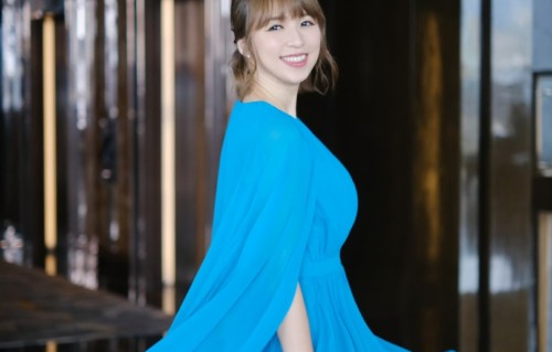 TVB前女星一家四口北京旅行！爬长城合影留念，生两子身材未走样
