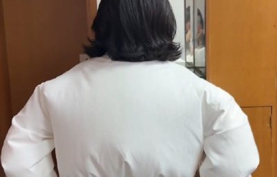 白鹿穿相扑上衣被调侃，抱拳接梗太圈粉