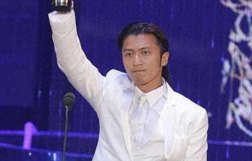 谢霆锋获影帝后喊话父亲谢贤 你拍100多部戏都没拿到影帝!