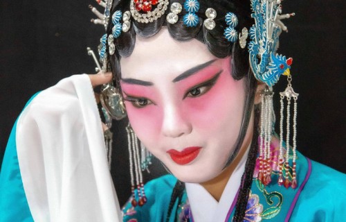 张凌赫白玉兰红毯用本名“张家玮”自我介绍,透露未来角色挑战计划