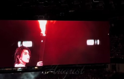 蔡徐坤续火花引爆全网，演唱会级互动新玩法