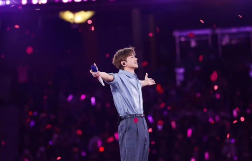 张杰演唱会上杜华谢娜同框自拍|神仙|状态