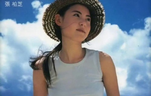 张柏芝路人生图封神：无滤镜骨相抗打，独自带娃14年