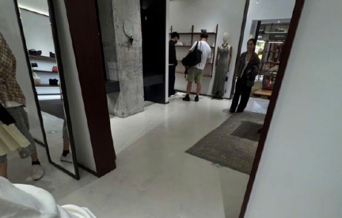 陈飞宇三里屯被偶遇，素颜长腿进组前大采买