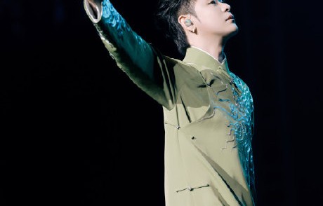 张云雷幽默回应写真尺度，官宣魔性国风新曲引期待