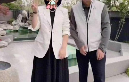 张嘉译迎来56生日！在西安大别墅请客，别墅院子很气派，还有假山