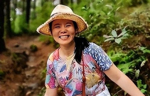 50岁龚琳娜现状：离婚后在云南独居，自己潇洒，两儿子在德国求学