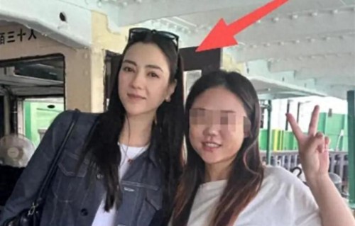 霍启山和娜然被曝婚期临近，女方素颜现身被偶遇，颜值身材很出挑