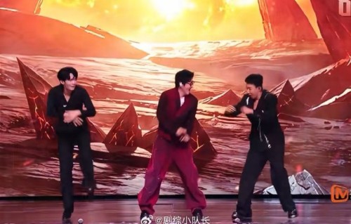 孙楠跳舞为什么被网友称为老实人豁出去了？