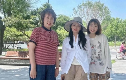 46岁的刘涛被偶遇 状态太惊艳了 身材苗条 皮肤白皙 仿佛二十多岁少女