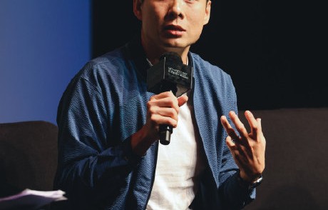 陈哲艺为何在作品中坚持使用中文对白？