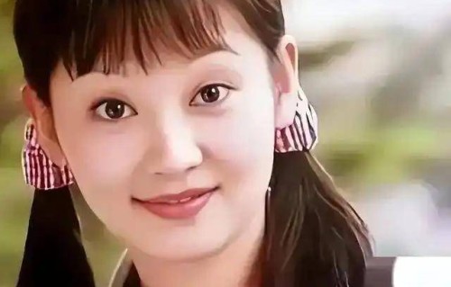 冯小刚删光徐帆照片那周，徐朵穿高定坐前排——这婚到底离没离？