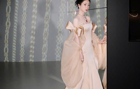 杨紫巴黎生图被误认磨皮 澄清前《家业》争议