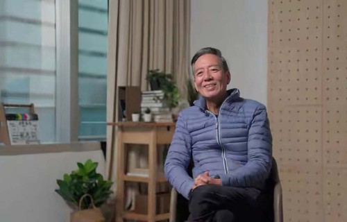 香港知名演员不言退休，因薪酬大减离开TVB，结婚多年坚持丁克