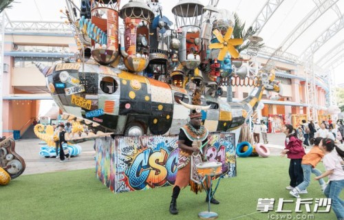 乌干达青年威廉：8年前一句中文都不会，如今120万粉丝围观他唱长沙童谣|月亮粑粑|长沙市|金莎|短视频|甲亢哥