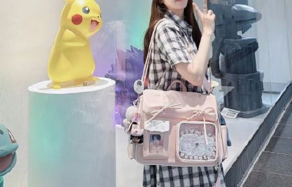 张含韵为什么背着杨博文痛包逛展？