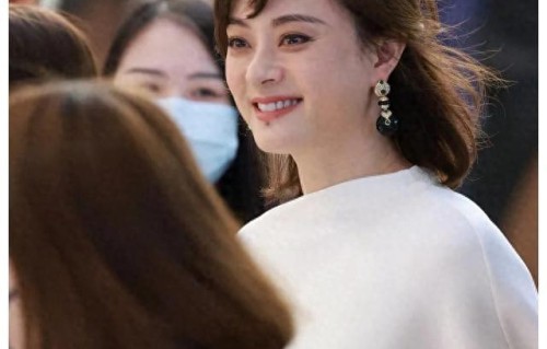 孙俪留长发了！生图好美，终于回到“甄嬛”时期