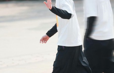 《奔跑吧》海口特别篇直播中，时代少年团具体的互动环节和内容是什么？|张真源|严浩翔|李昀锐|海口综艺录制|李晨