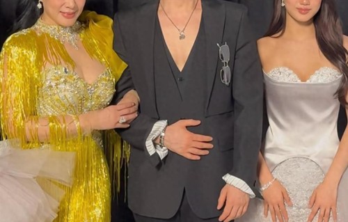 钟丽缇的基因也太绝了！俩女儿一出场直接惊艳全场，走秀气场拉满