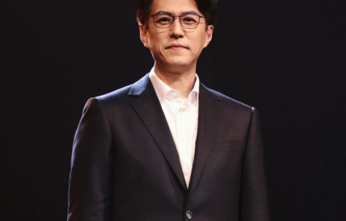 两会明星谈短剧，靳东不看短剧学AI，张凯丽想尝试演，冯远征认为AI抢不了好演员的饭碗
