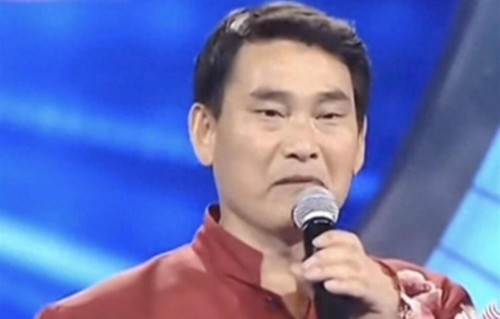 朱之文带媳妇儿买金项链，一圈女人围着羡慕的不行！