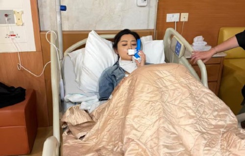 卫诗雅嘴唇受伤缝合50针，目前恢复情况如何？