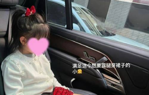 潘玮柏5岁女儿曝光！“复制粘贴”迷你潘帅，网友：碳水基因也遗传了？
