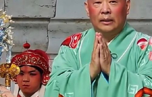 郭德纲改编红歌的具体内容是什么？