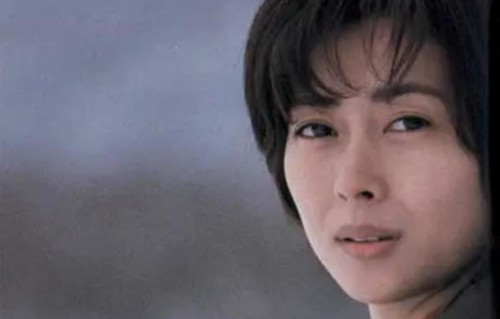 中山美穗20亿遗产成烫手山芋：独子主动放弃继承，生母妹妹反目掀家族风波