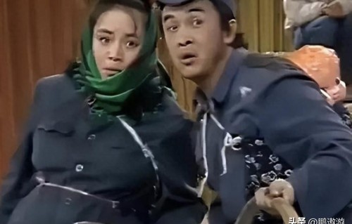 24次上春晚，55岁工作没了，老到走路靠人搀扶，黄宏现况如何？ 