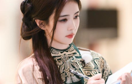 白鹿在奔跑吧投票中领先第二名多少票？
