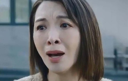 TVB知名女星新剧大秀身材，皮肤白滑事业线抢镜，再婚后坚持丁克