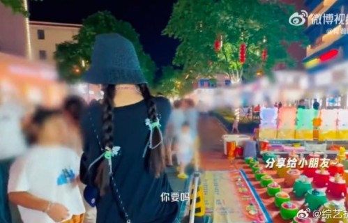 杨幂夜市套圈全落空，自嘲“我不平凡”圈粉无数
