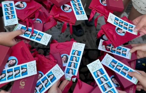 阚清子为什么频繁给粉丝送昂贵礼物？