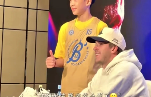 NBA球星里夫斯晒与陈小春儿子合影，亲昵喊jasper“小小春”
