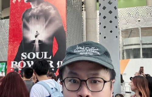 陶喆演唱会中提到的“蓝色乌托邦”具体指哪些舞美设计？|线下活动|蓝蝶|蓝光|舞台|蝴蝶