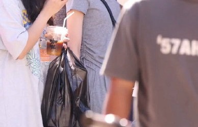 陈都灵素颜逛东北早市，70元吃撑碳水脑袋