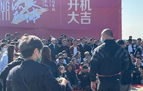 网曝《流浪地球2》开机，吴京刘德华张丰毅现身