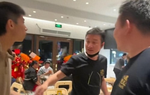 离开马伊琍的文章上海开面馆！离婚后的他显得格外低调