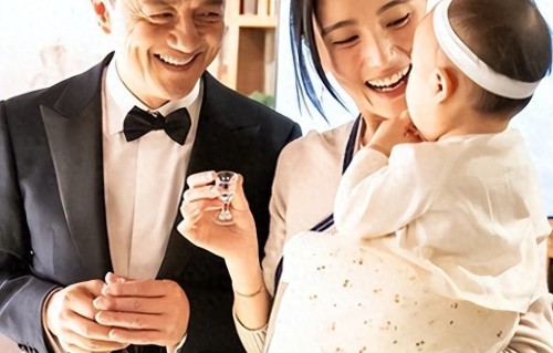 离婚5个月后，海哈金喜和李亚鹏高调认爱，比复婚更体面 