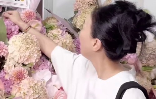 那英看到王菲花篮后如何回应？
