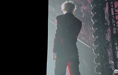 郝熠然翻牌惹争议！治愈与利益交织，明星如何平衡互动？|云熠星河|云旗|粉丝|引流|情感