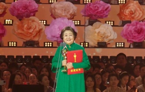 萨日娜王骁齐获百花奖！实力派演员实至名归