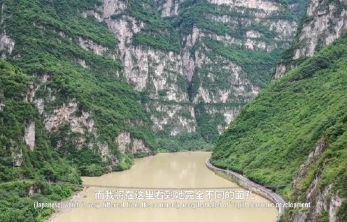 竹内亮纪录片的“无台本”拍摄理念是怎样的？