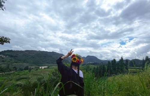 杨幂如何平衡繁忙工作与旅行放松？