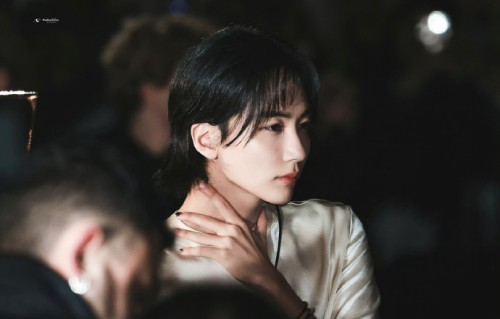 黄灿灿过往还有哪些令人印象深刻的美甲造型？